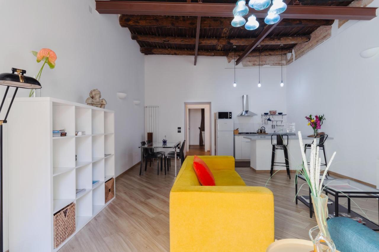 Appartamento Moderno Nel Centro Storico Наполи Екстериор снимка