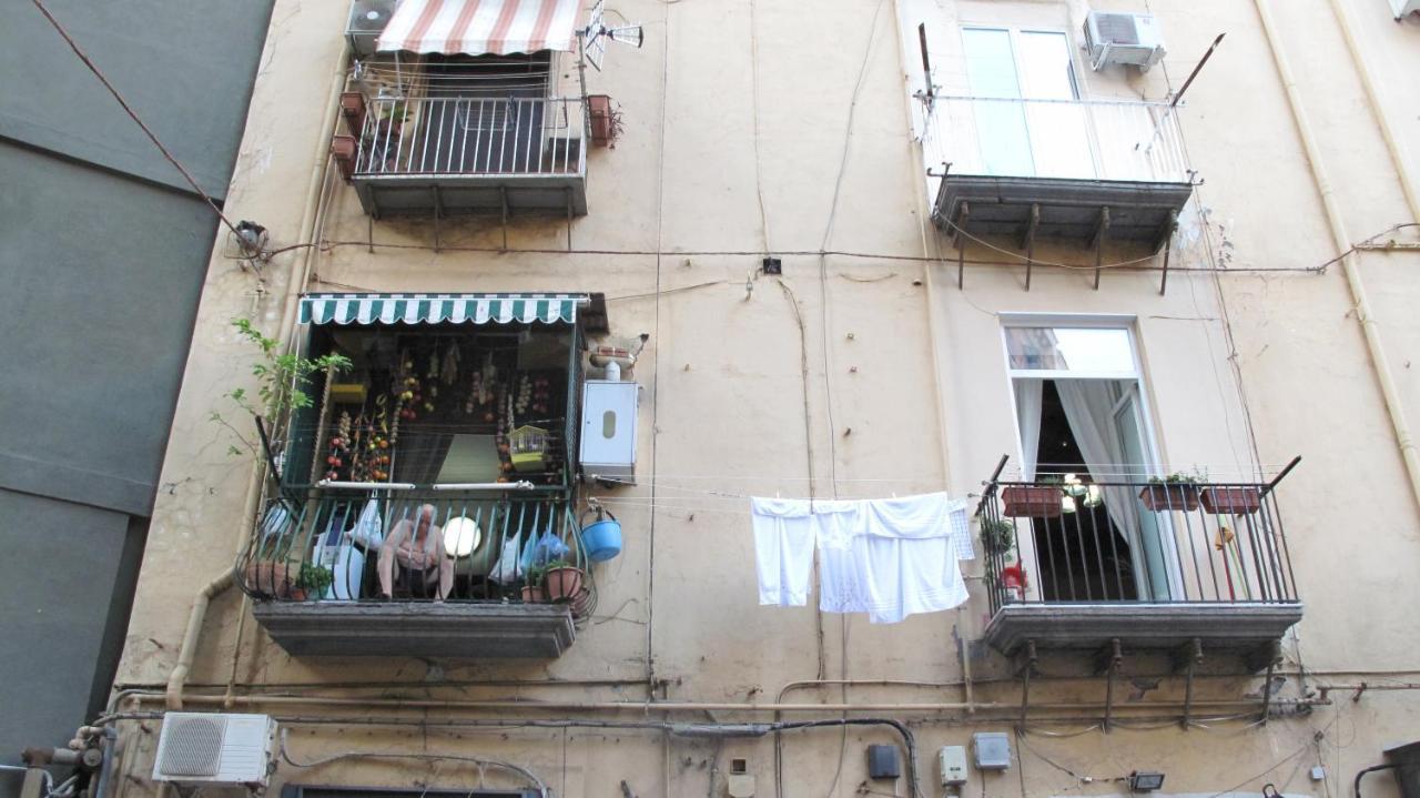 Appartamento Moderno Nel Centro Storico Наполи Екстериор снимка