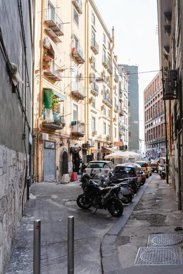 Appartamento Moderno Nel Centro Storico Наполи Екстериор снимка